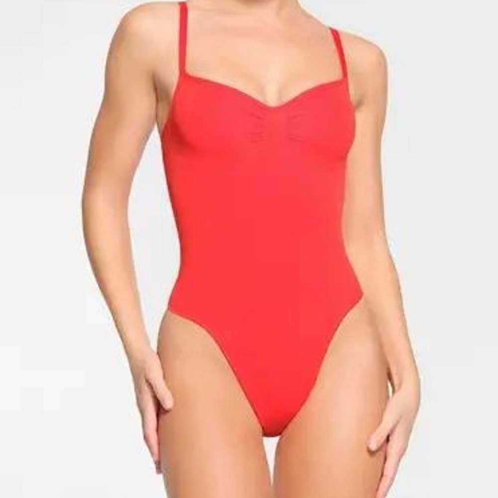 NEVER WORN Viral SKIMS Bodysuit
